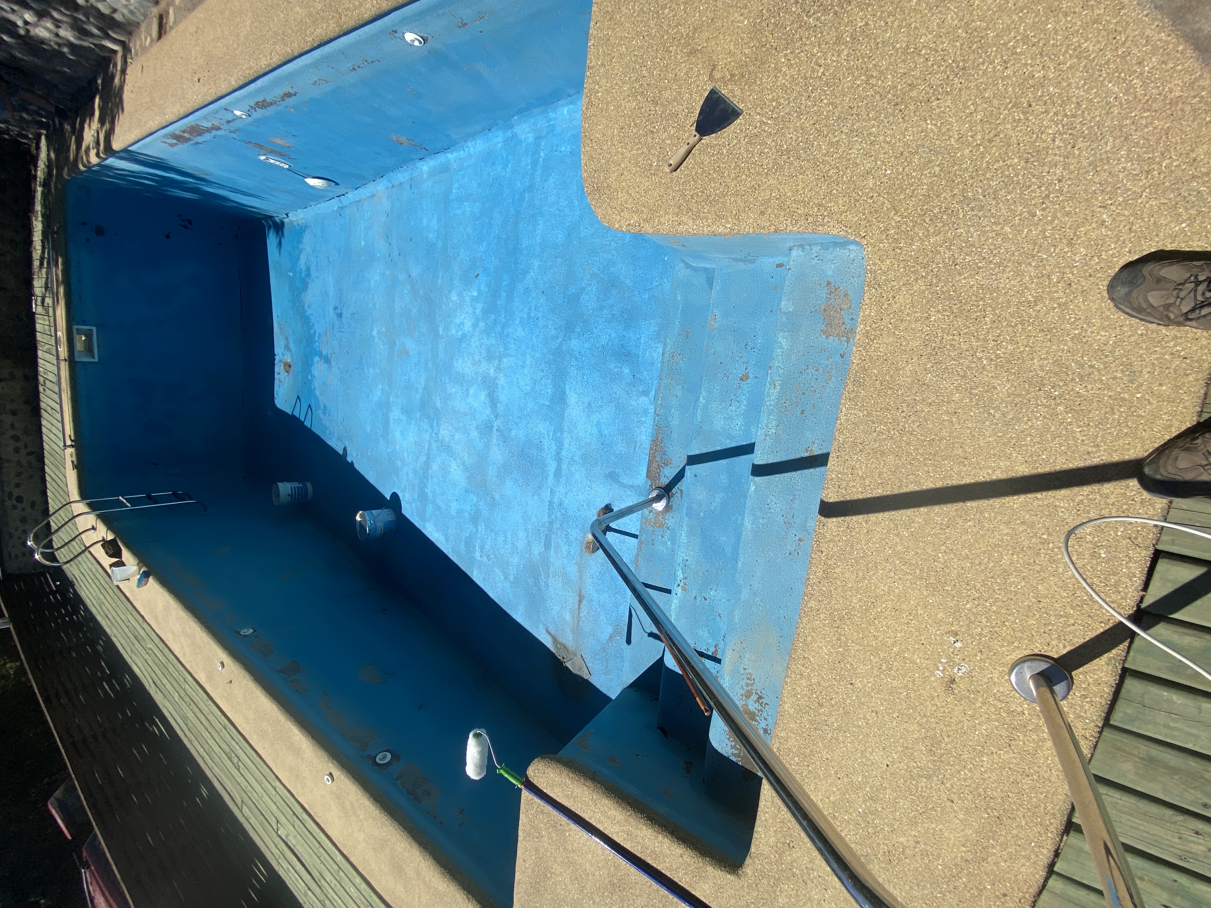 Piscina vaciada en renovación