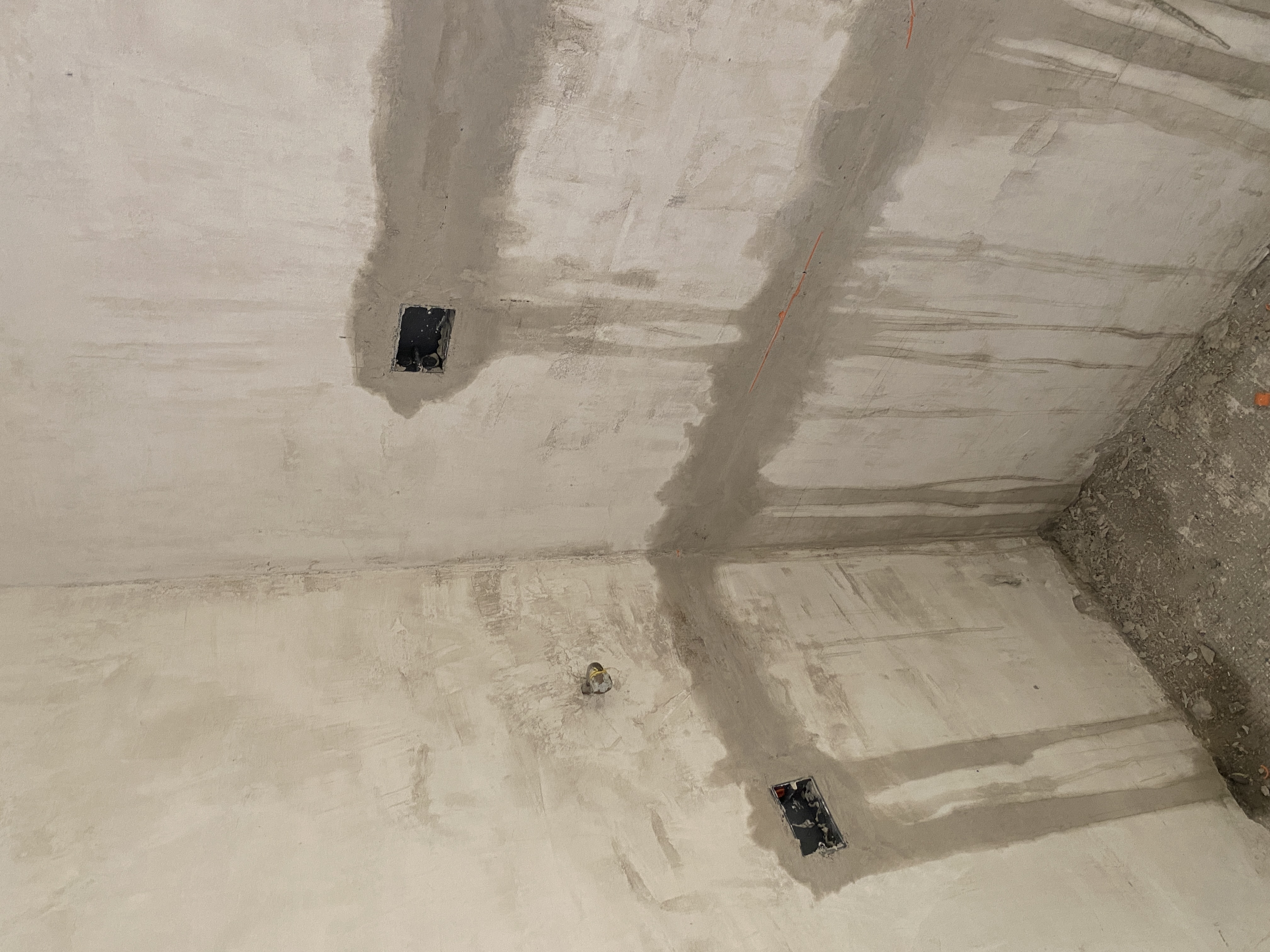 Corte de canaletas en pared